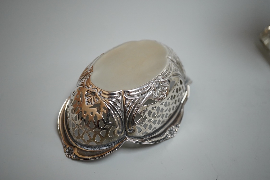 Sundry silver including two George V silver sauce boats, a silver café au lait pot, a small silver cream jug, three small silver dishes, a silver mounted glass sugar sifter and a silver mounted glass ashtray.